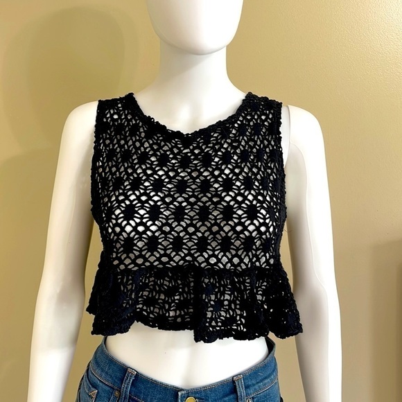 Black Trendy Crop Crochet Ruffled Hemline Top P/A1363/2 - Picture 1 of 7